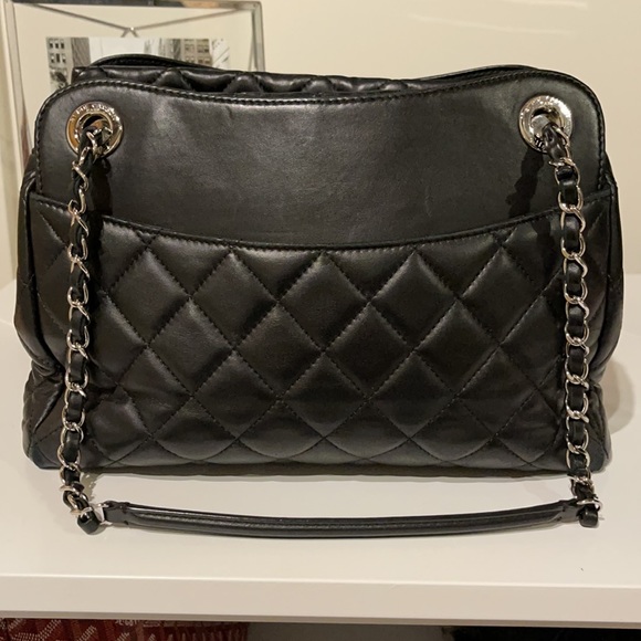 Chanel black quilted leather shoulder bag - Picture 2 of 8